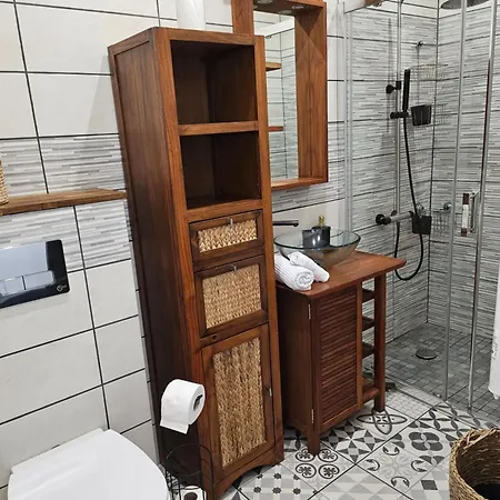 Les D'estelle Guécélard