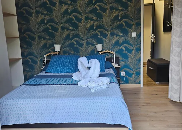 Les D'estelle Guécélard